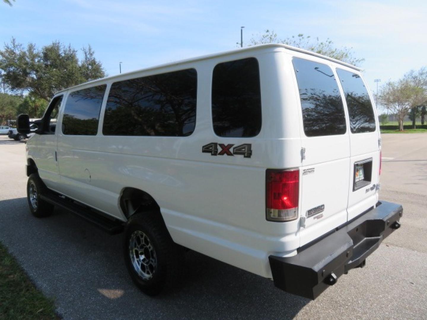 2014 White /GRAY Ford E-Series Wagon XLT (1FBSS3BL6ED) , AUTOMATIC transmission, located at 4301 Oak Circle #19, Boca Raton, FL, 33431, (954) 561-2499, 26.388861, -80.084038 - Photo#30